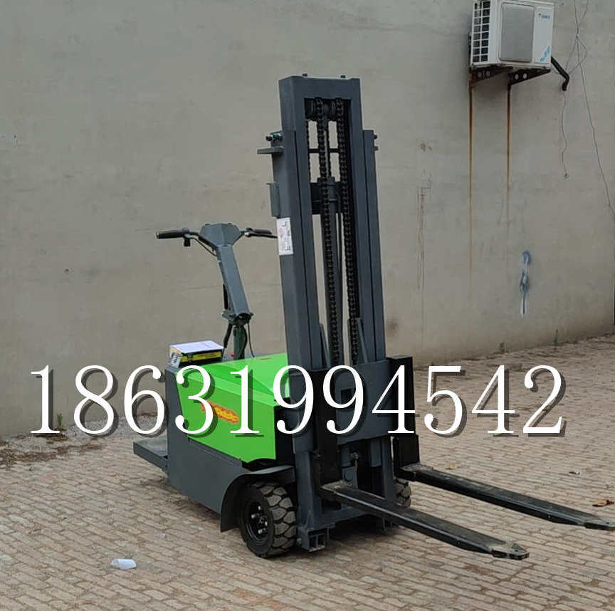 梨树县优程全电动叉车插腿式堆高车液压装卸车1.5吨升高小型站驾式铲车