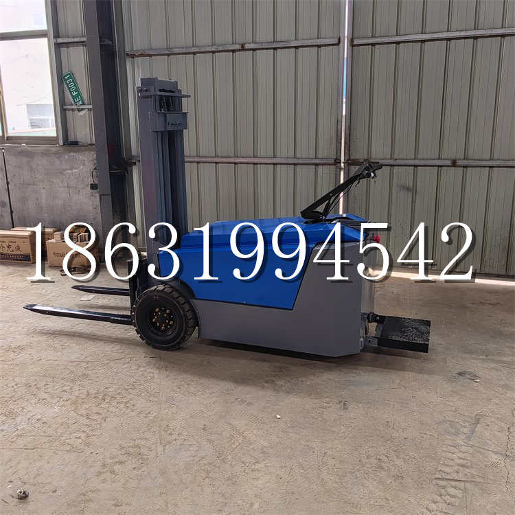 梨树县全电动叉车插腿式堆高车液压装卸车1.5吨升高小型站驾式铲车